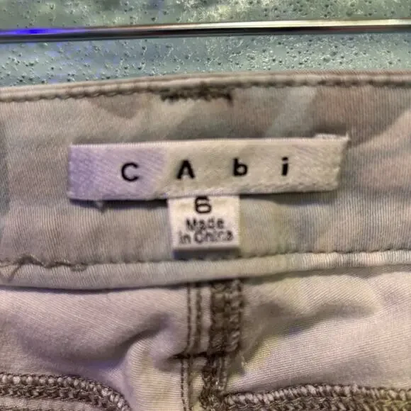 CAbi Palm Leaf Printed Ankle Cropped Jeans Women’s Size 6 Tropical Denim Pants - Picture 3 of 10